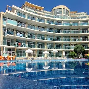 Aparthotel Julia Family