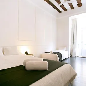 travellers-house-hostel.hotels-lisbon-portugal.com/