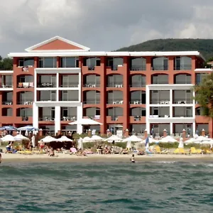 Carina Apartahotel