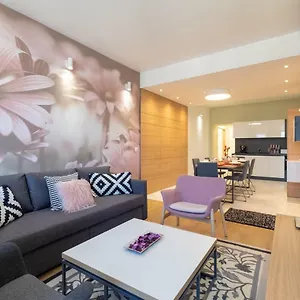 https://vitosha-boulevard-two-bedroom-two-bathroom-lux-suite.sofiahotelsbg.com
